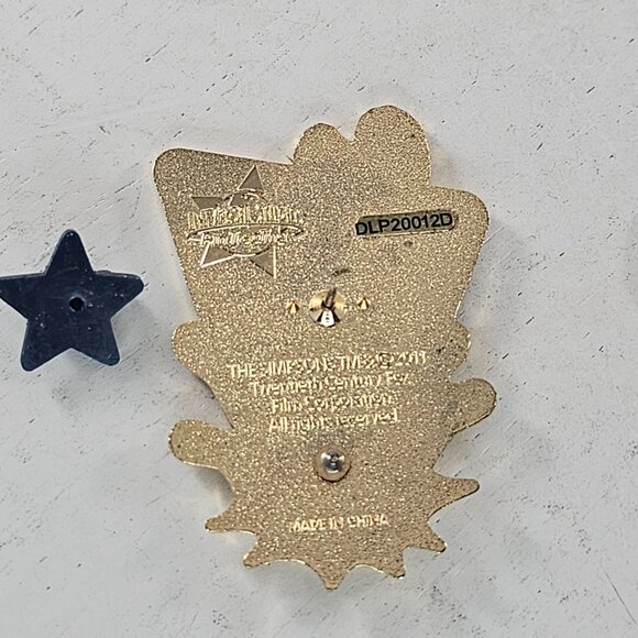 Universal Studios The Simpsons Bowling Family Collectible Pin 2011 - Picture 4 of 5